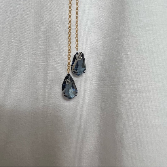 Forget me not shirt with woman portrait art with tassel and rhinestones earrings - Picture 5 of 9